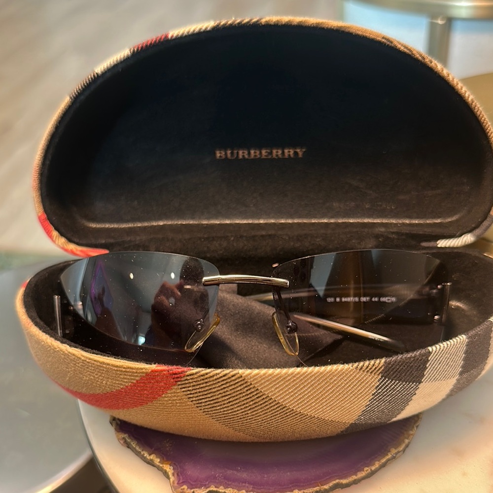 Burberry Wrap Sunglasses - Unisex
